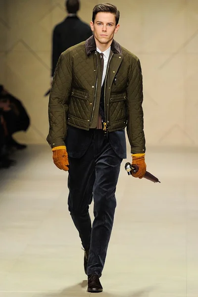 Look 18